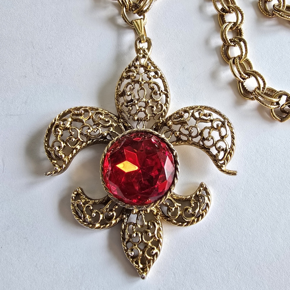 Vintage necklace Fleur de lis red glass gem gold tone France French